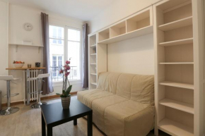 Гостиница Renovated Studio for 2  Париж